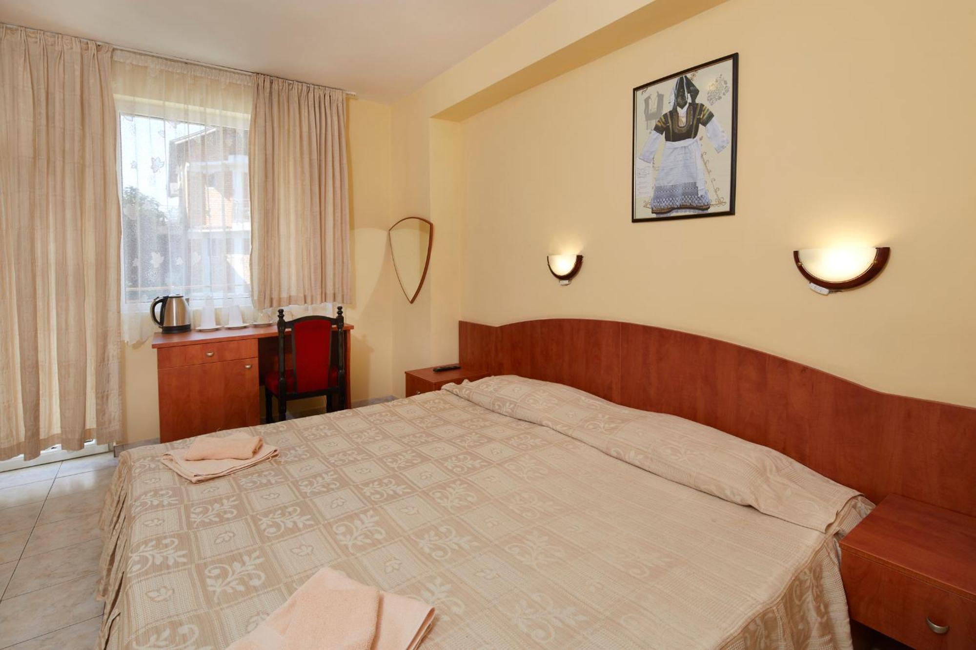 Family Hotel Andreev Nesebar Esterno foto