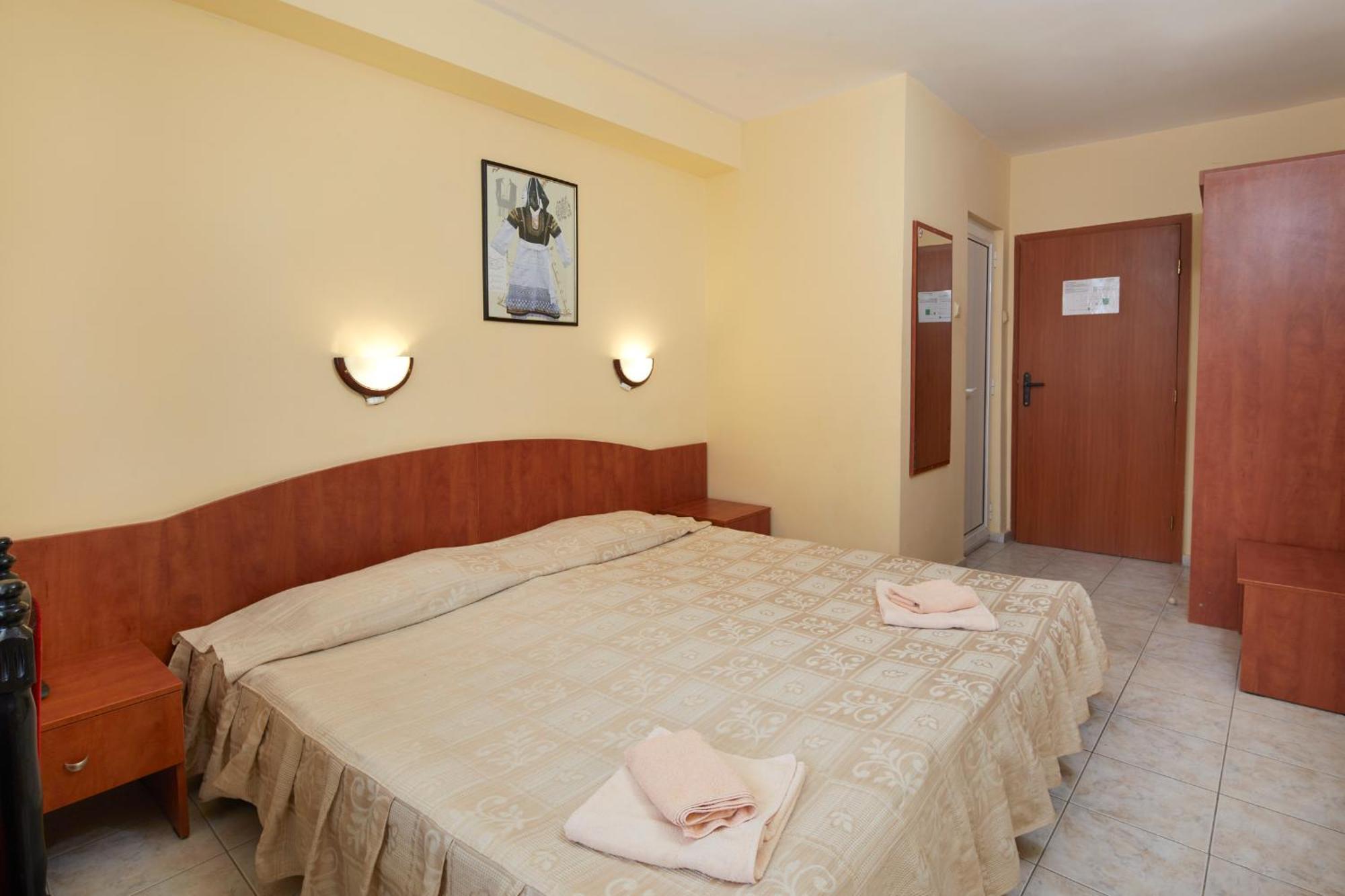 Family Hotel Andreev Nesebar Esterno foto